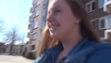 dojrzała mamuśka z wielkim biustem na wierzchu