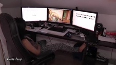 laska z ładnymi oczkami fajnie szarpie penisa