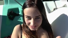 trójkącik z mamuśką na trawie