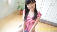 dziewczynka w spódniczce