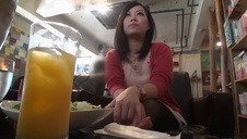 masuje i nawilża jej niewielkie skarby