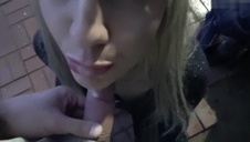 seks maszyna rucha ją na pieska