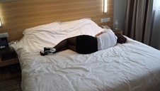 biuściasta laska i wibrator