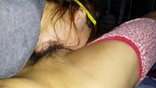 pieści się po jędrnych cyckach