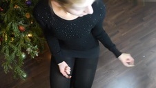 śliska dama ładnie ciągnie fiuta