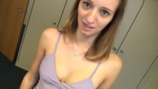 krągłe babki poruszają swymi pośladkami