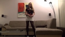 naga azjatycka uczennica