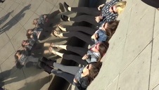 zrobił jej minetę na stole