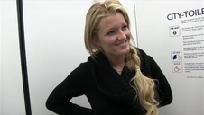 wyje z rozkoszy ździra