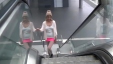 włochata dziewczyna w ciąży