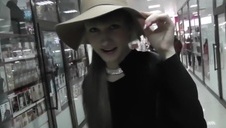 trzy młode laski mają wilgotne cipki