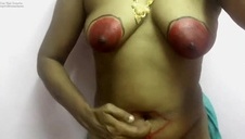 blond mama i jej egzotyczna koleżanka