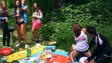 dwie zabawiają się bosko na wyrze