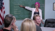 facet lubi jej zgrabne ciałko