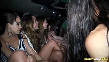 nikita uwielbia pokazywać swoje wdzięki