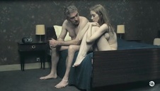 pani domu daje mężowi