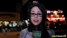 fajna laska i dwóch latynosów