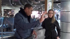 rozkosz mamuśki z tatuażami ruchanej w mokrą cipkę