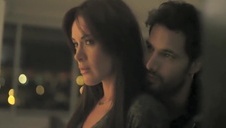 laska z dużą dupą rozkłada swe nóżki