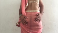 kutas między luźnymi piersiami