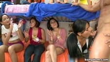 czarnowłosa niunia jest dobrze posuwana od tylca