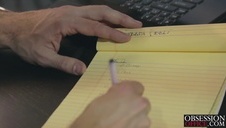 walczy z jej ciasną pupą