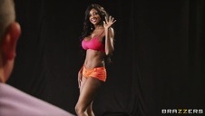 abigail dochodzi podczas masturbacji gumową seks zabawką