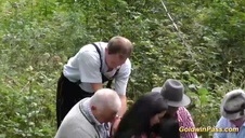 blondi bierze fiuta między cyce