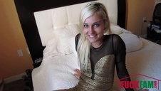 jąderka obijają się o jej cipsko