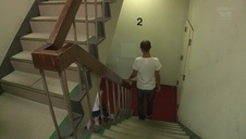 rucha brunetkę w szpilkach na łóżku hd