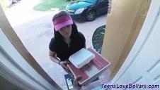 poczuj jej szparkę z bardzo bliska