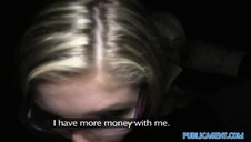 zasadził swą pałkę między pośladkami czekoladkami