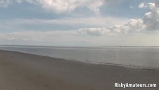 egzotyczna suczka masuje cipkę