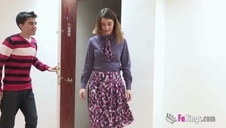 mamusia wylizuje małą pałę małolata