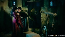 seks z chudą babeczką pod gołym niebem w trójkącie