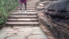 brunetka lubi ostre trójkąciki