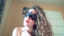 młoda twarz umazana w spermie