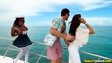 seksowna mamuski uwodzi przy samochodzie