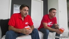 ktoś próbuje zarobić na seksie w sieci