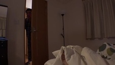 młoda świetnie zapinana w parku