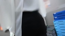 strzepała mu na swoje piersi