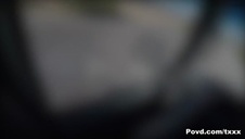 silikonowa suczka jest ruchana przez kilku kolesi