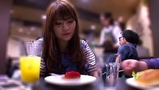 długonoga księgowa wypina się przed fiutem