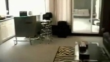 posuwa blondyneczkę w dupę przy basenie