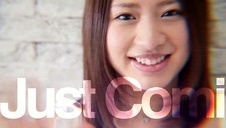 naoliwione pośladki kuszącej laluni