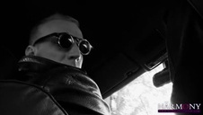 mokra emily z koleżanką pod prysznicem