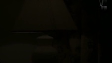 dwie małe niunie na niewielkiej kanapie