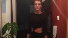 dziewczyna ociera się o seks maszynę