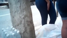 rżnie gorącą ninę w toalecie