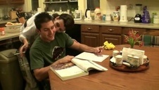 blondyna liże piersi rudej suczki